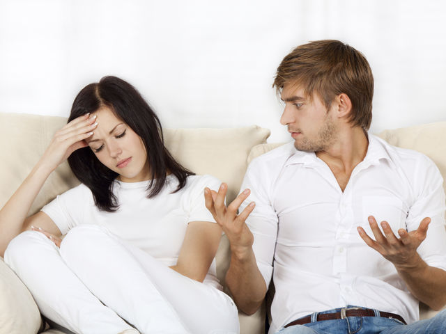 Муж не пускает на работу